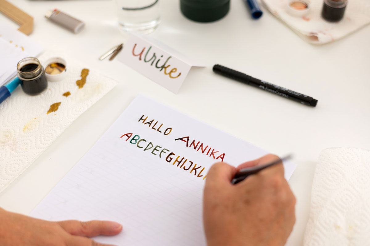 Redisfeder-Schrift Kalligraphie-Workshop Wien | Ocker Studio