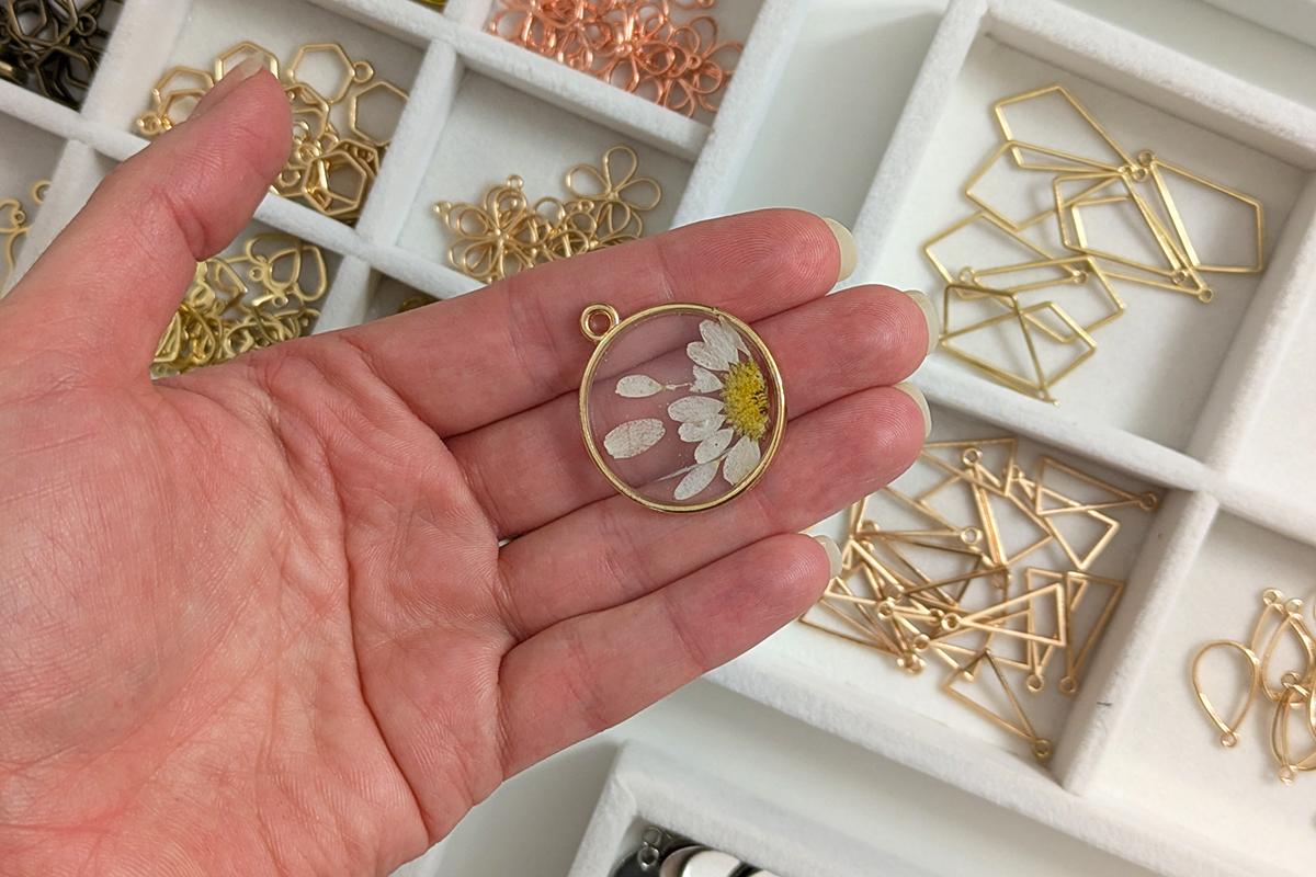 Resin-Schmuck-Workshops Wien von Lisas Thing | OckerStudio Resin-Schmuck-Workshops Wien von Lisas Thing | OckerStudio