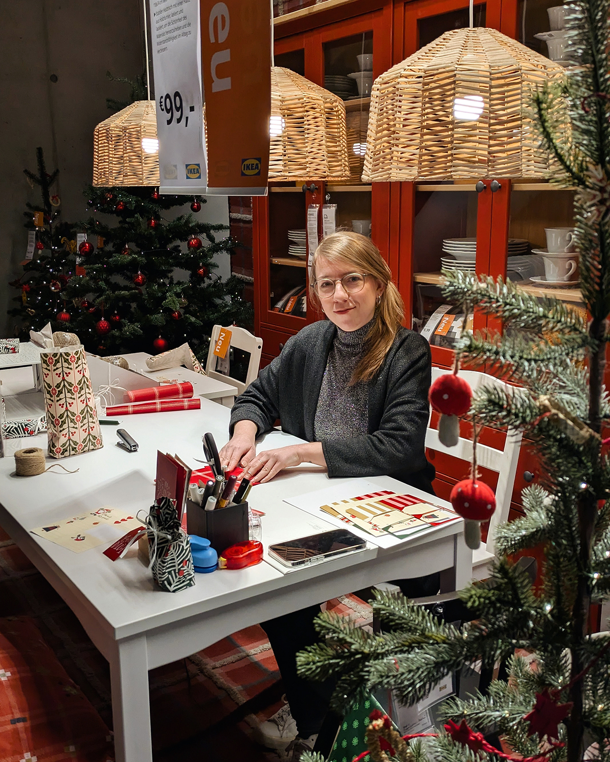 Personalisierungsstation Geschenke verpacken | Ocker Studio
